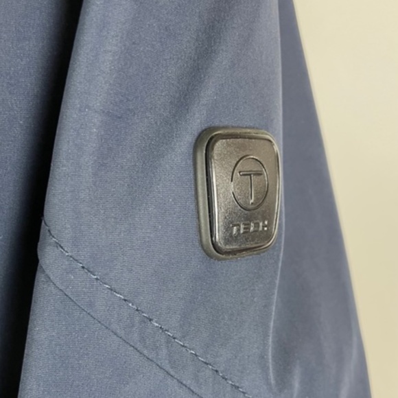Tumi Heavy Technical Jacket - Like New - Picture 8 of 10